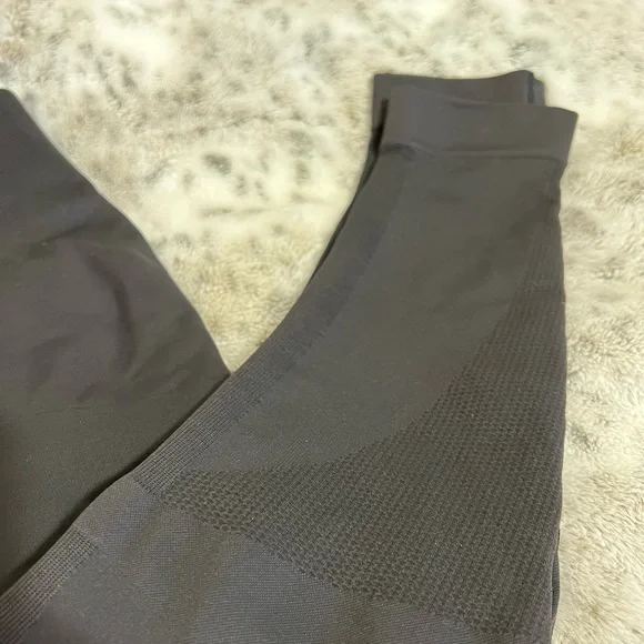 Lululemon Seamless Ribbed Leggings - Picture 6 of 6